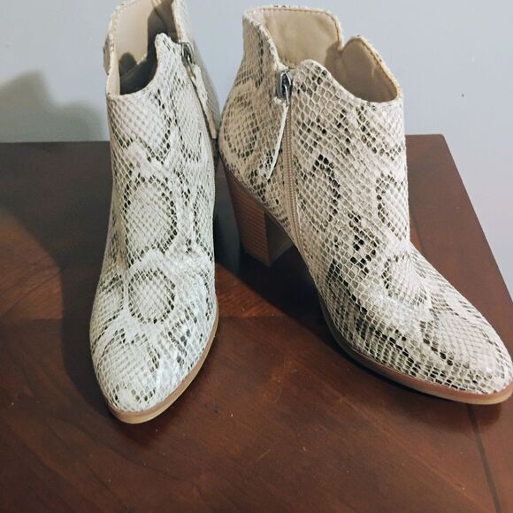 Maurices Gray and White Ankle Booties with Snakeskin Pattern - Picture 2 of 13